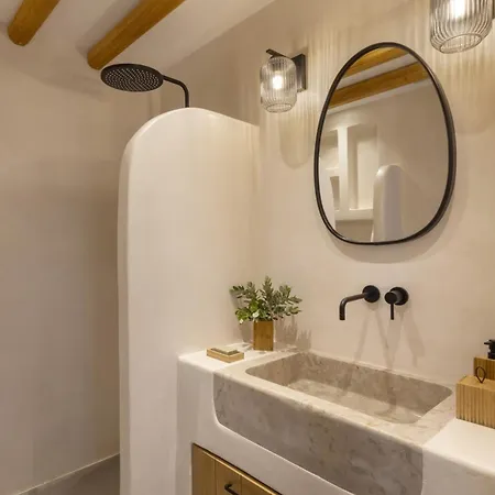 K2 - Avra Αντίπαρος