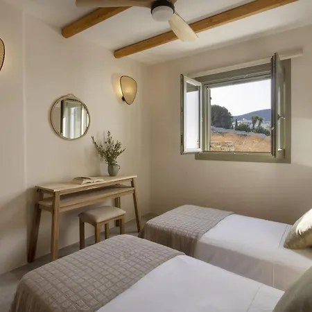 K2 - Avra Βίλα Αντίπαρος