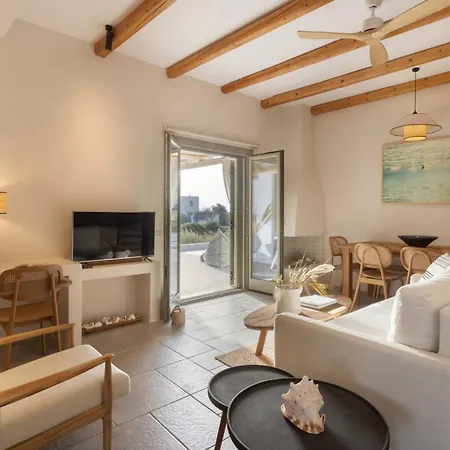 K2 - Avra Αντίπαρος